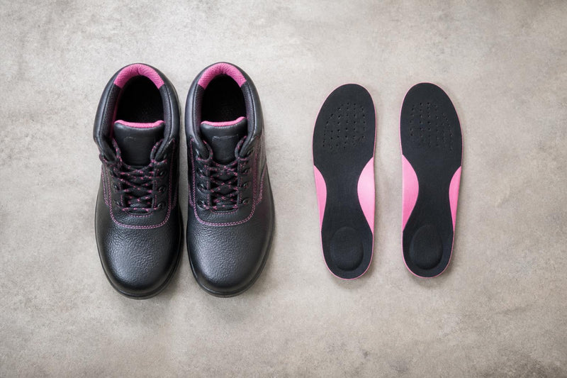 How to choose women’s safety footwear that fits properly