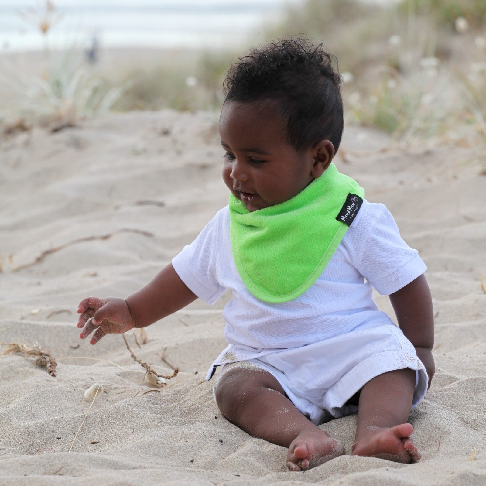 Mum 2 Mum Bandana Style Wonder Bib - White