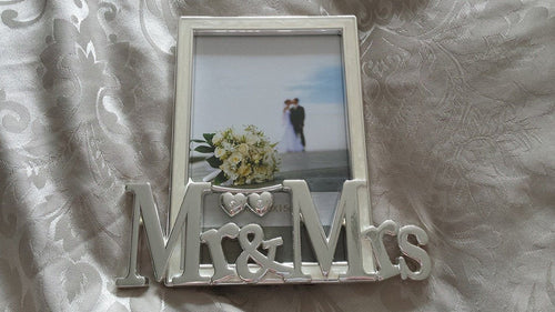mr & mrs frame with harts 6 x 4