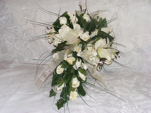 Star Lily Ivory Bouquet set with rose buds