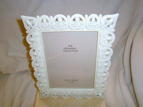 the leonardo collection 6 x8 hearts cream diamontes in corners frame