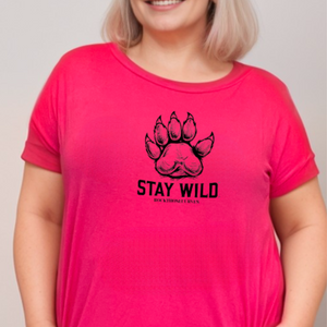 STAY WILD LONG DIPPED HEM T-SHIRT WITH POCKETS