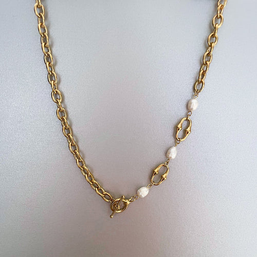 Esme Luxe 18k Gold Plated T Bar Necklace