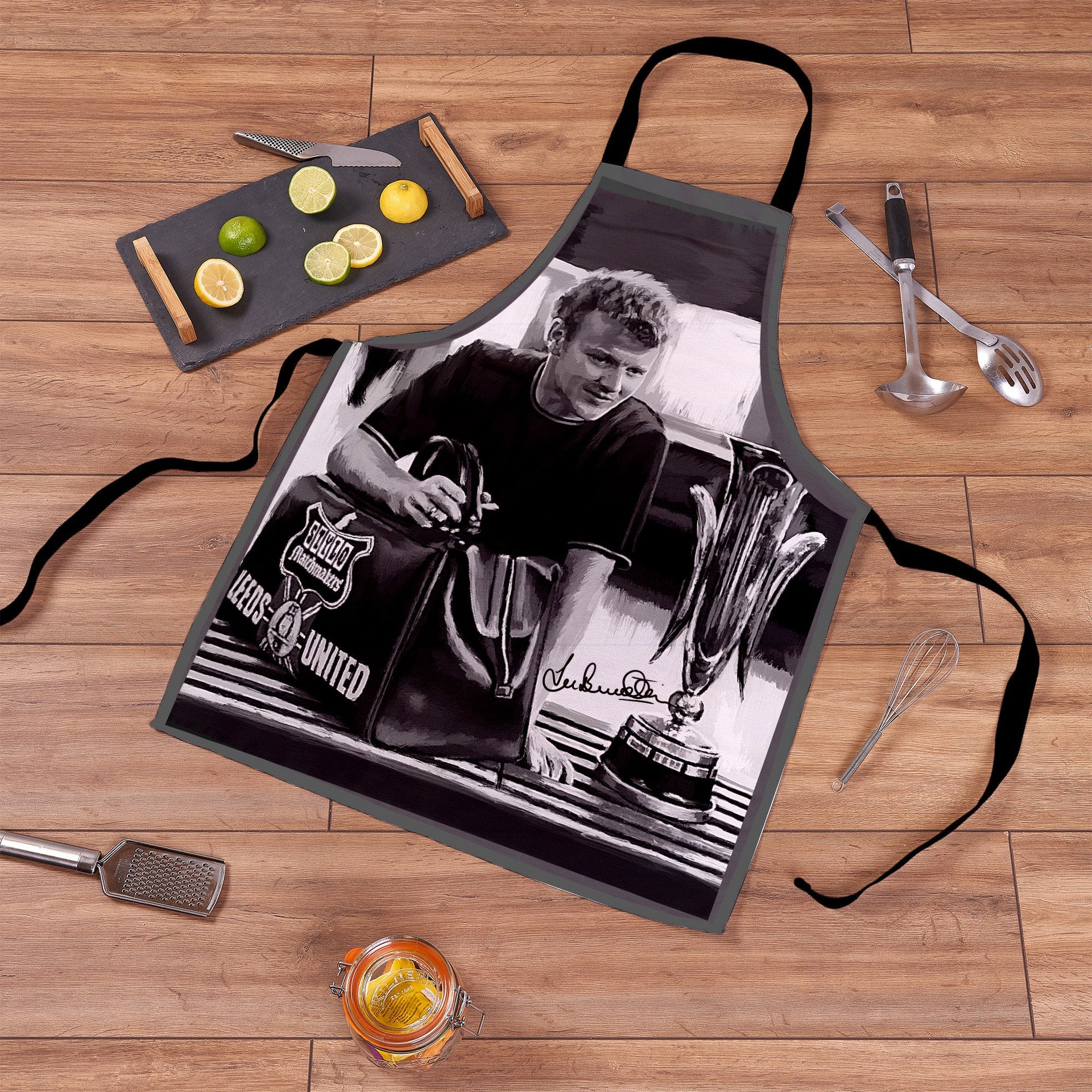 Lee Buccilli - Bremner - Apron
