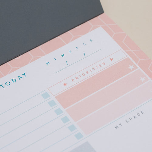 Matilda Myres | A5 Daily List Pad with 100 Sheets and Magnetic Strip | Grey