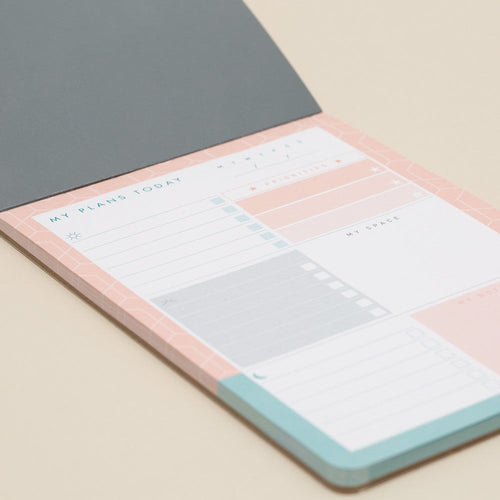 Matilda Myres | A5 Daily List Pad with 100 Sheets and Magnetic Strip | Pink