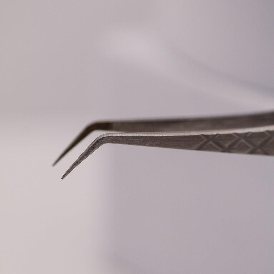 Angled Fibre Grip Volume Tweezers