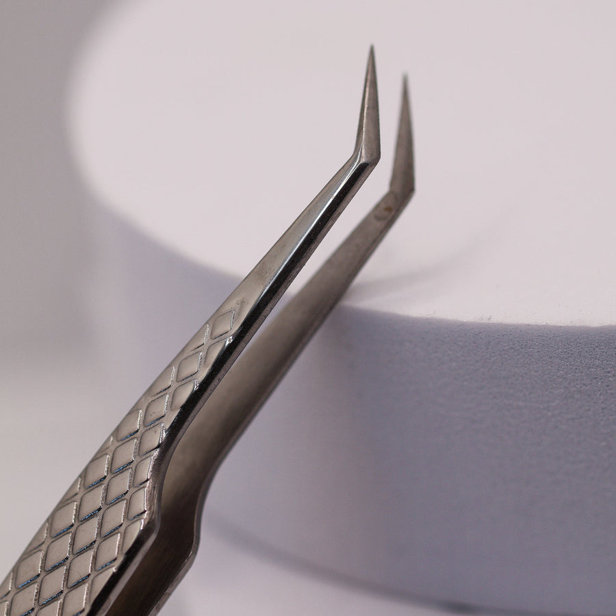 Angled Fibre Grip Volume Tweezers