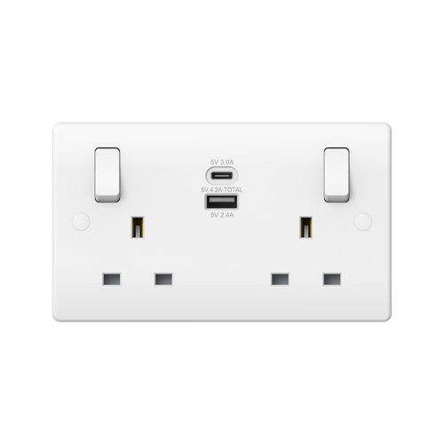 Caradok 2G 13A Switched Socket USB A + C