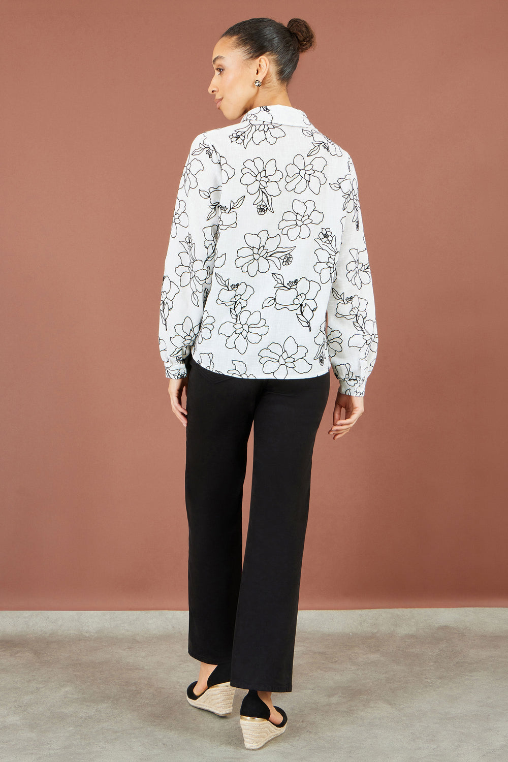 Yumi White Scribble Floral Embroidered Shirt