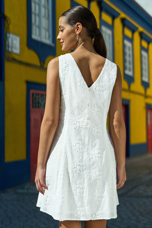 Yumi White Cotton Applique Flower Swing Shift Dress