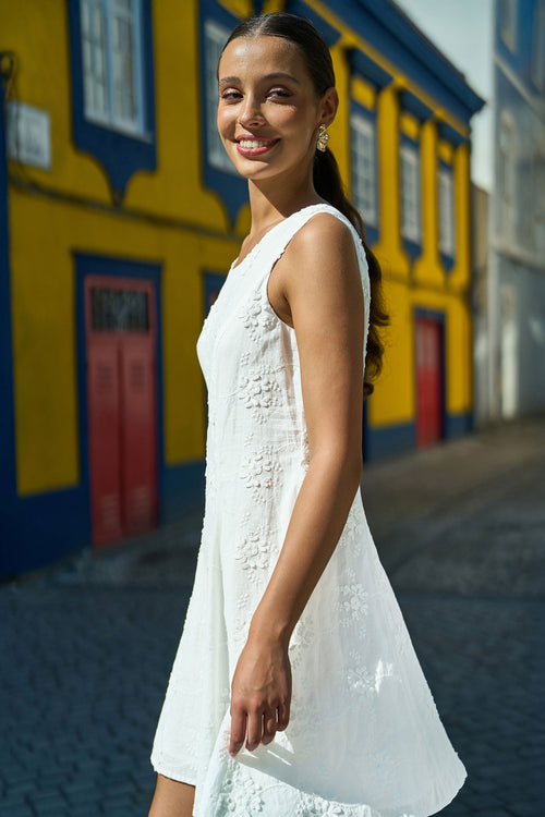 Yumi White Cotton Applique Flower Swing Shift Dress