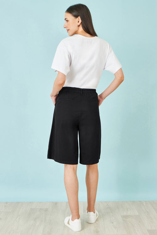 Yumi Black Cotton Bermuda Shorts