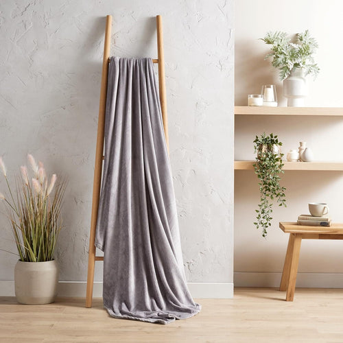 OLIVIA ROCCO Flannel Ultra Soft Fleece Throw Blanket Lightweight All Season For Bed Sofa