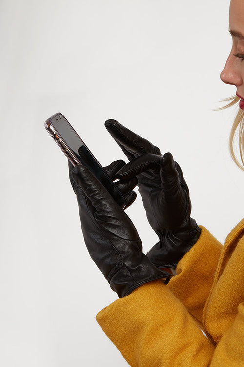 Tema Black Leather Touchphone Gloves.